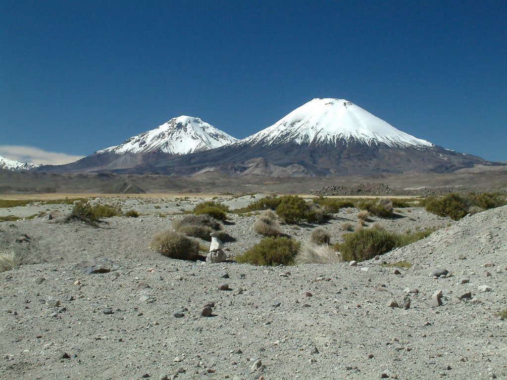 14-Volcanos Pomerape (6.282 m) left and Parinacota (6.342 m) right.jpg - Volcanos Pomerape (6.282 m) left and Parinacota (6.342 m) right